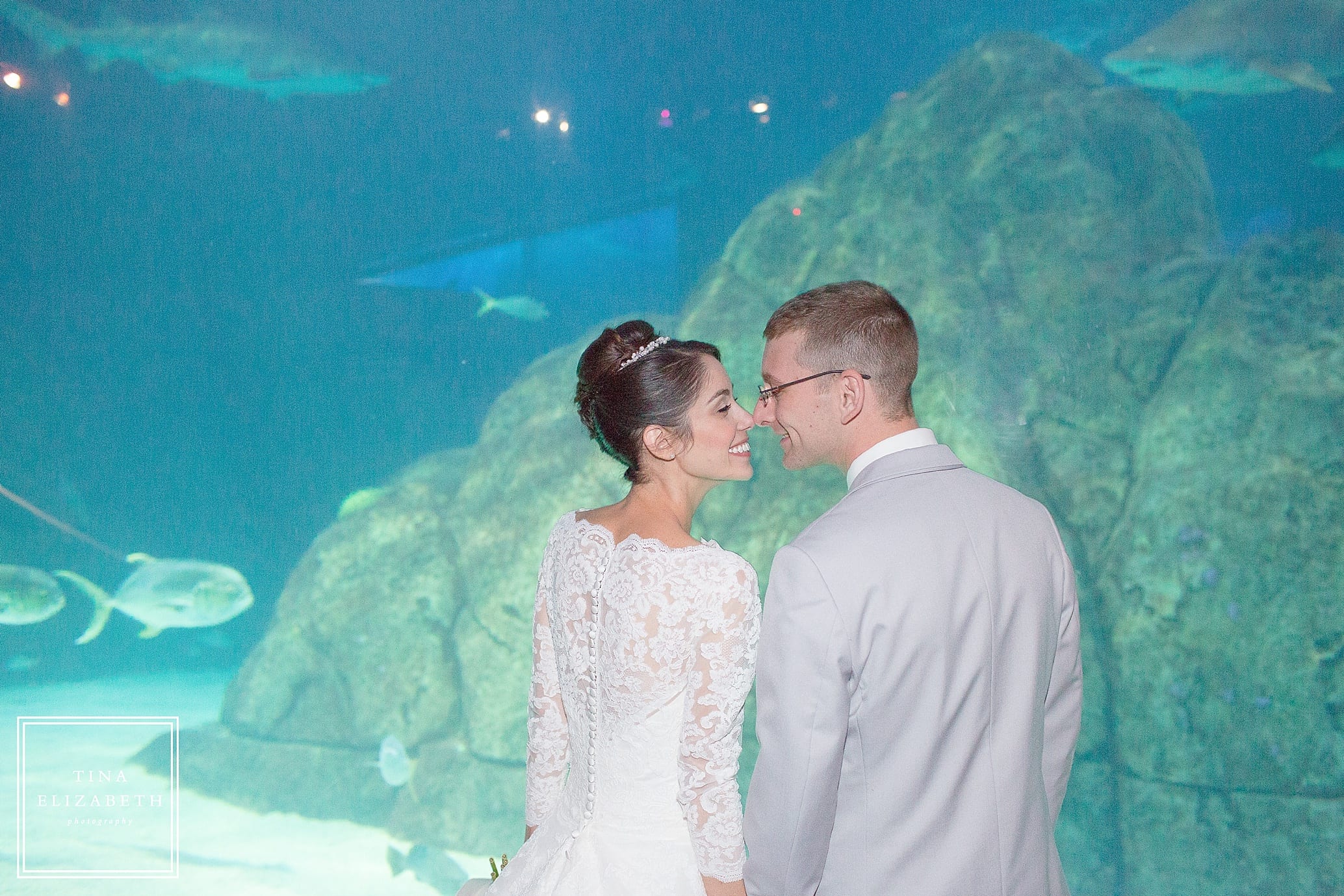 adventure-aquarium-wedding-photos-tina-elizabeth-photography_1006