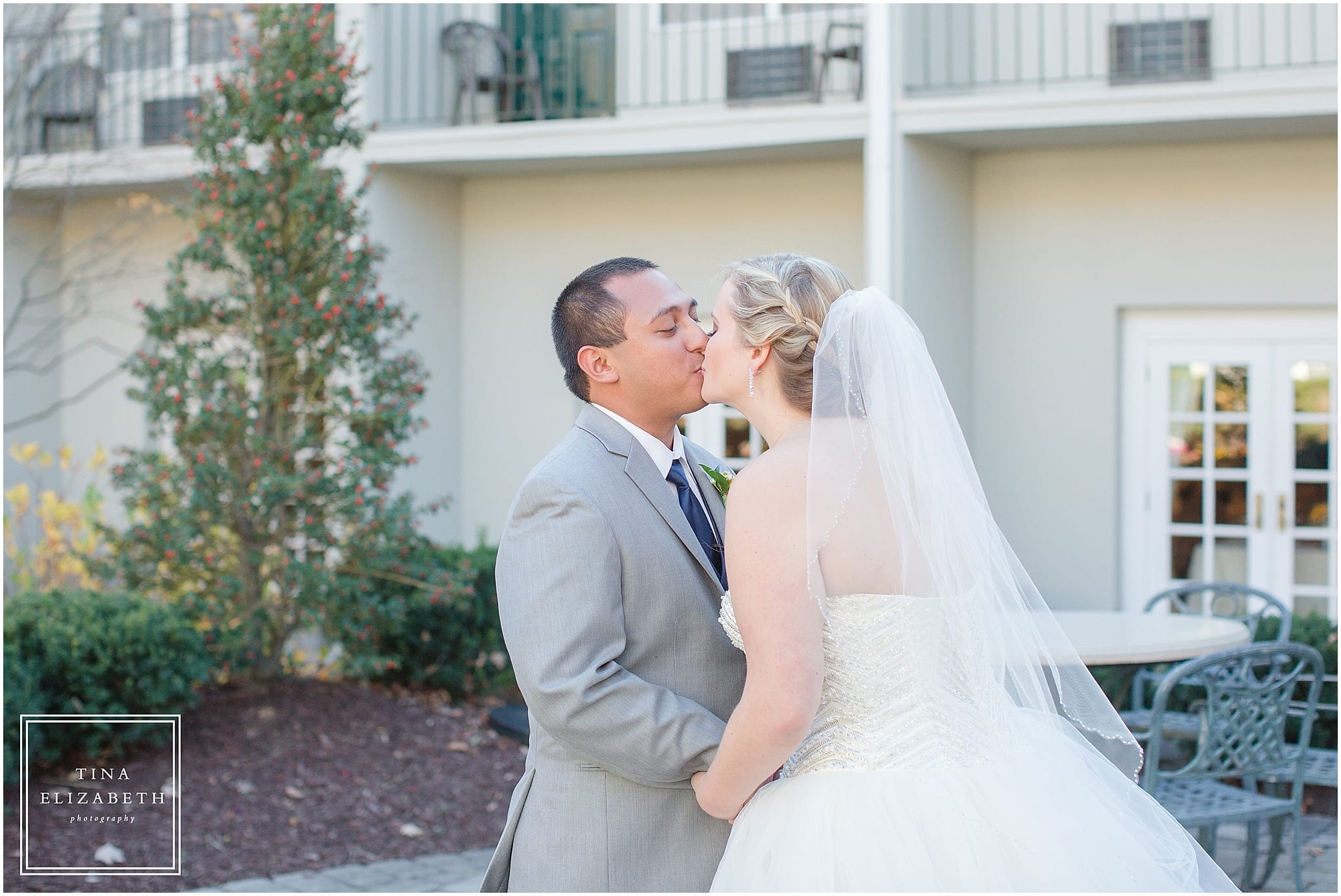 olde-mill-inn-wedding-photos-tina-elizabeth-photography_1428