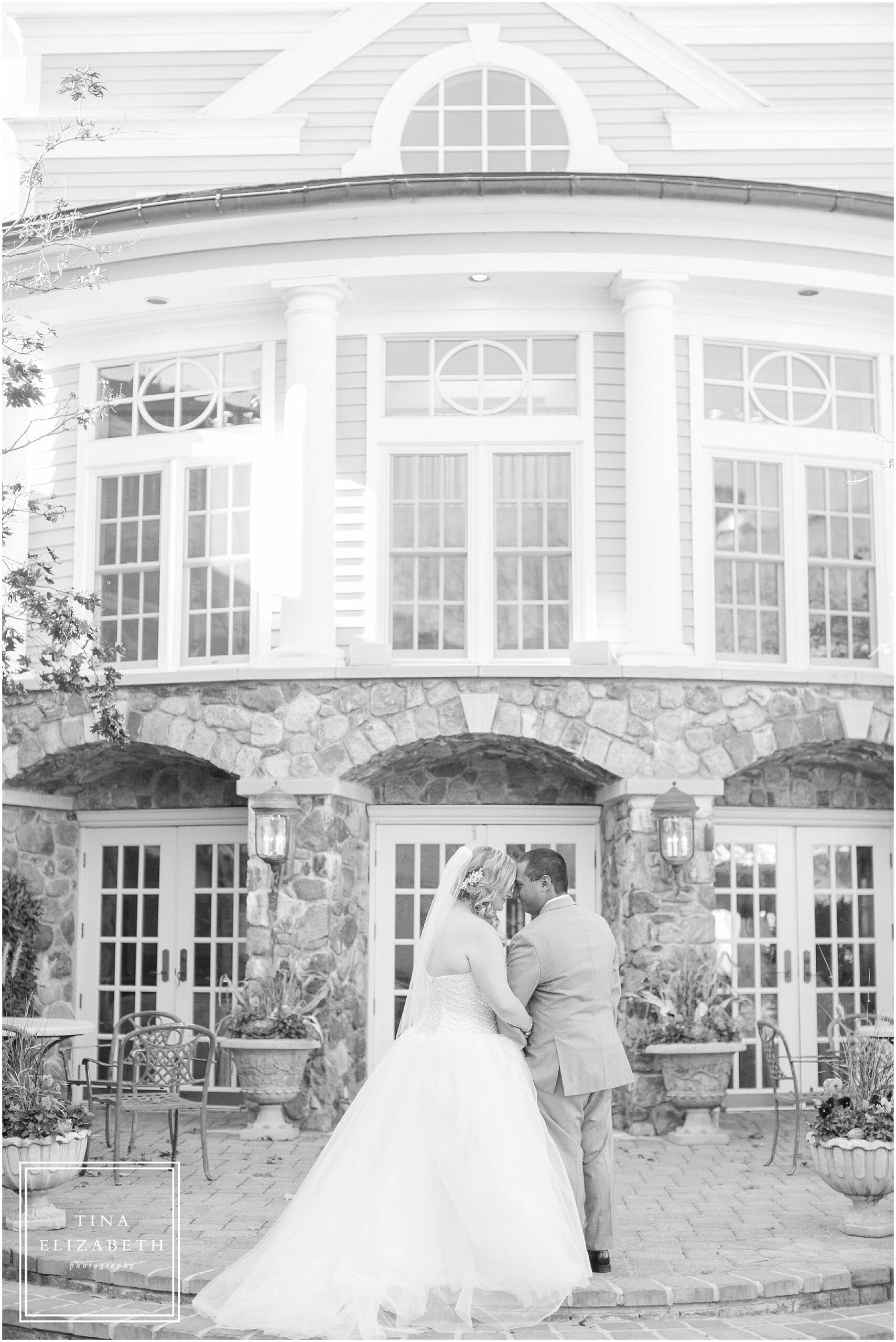 olde-mill-inn-wedding-photos-tina-elizabeth-photography_1442