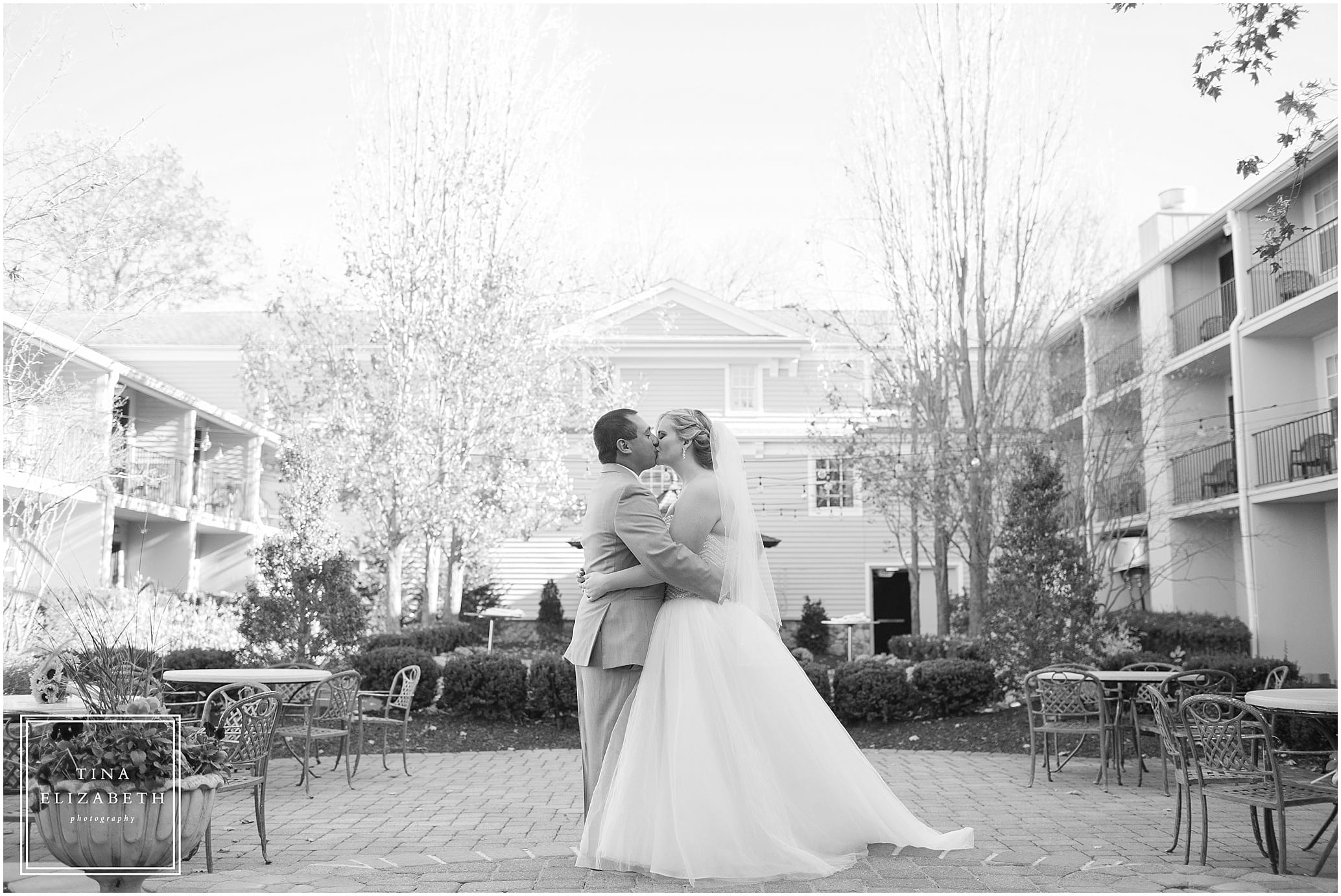 olde-mill-inn-wedding-photos-tina-elizabeth-photography_1448