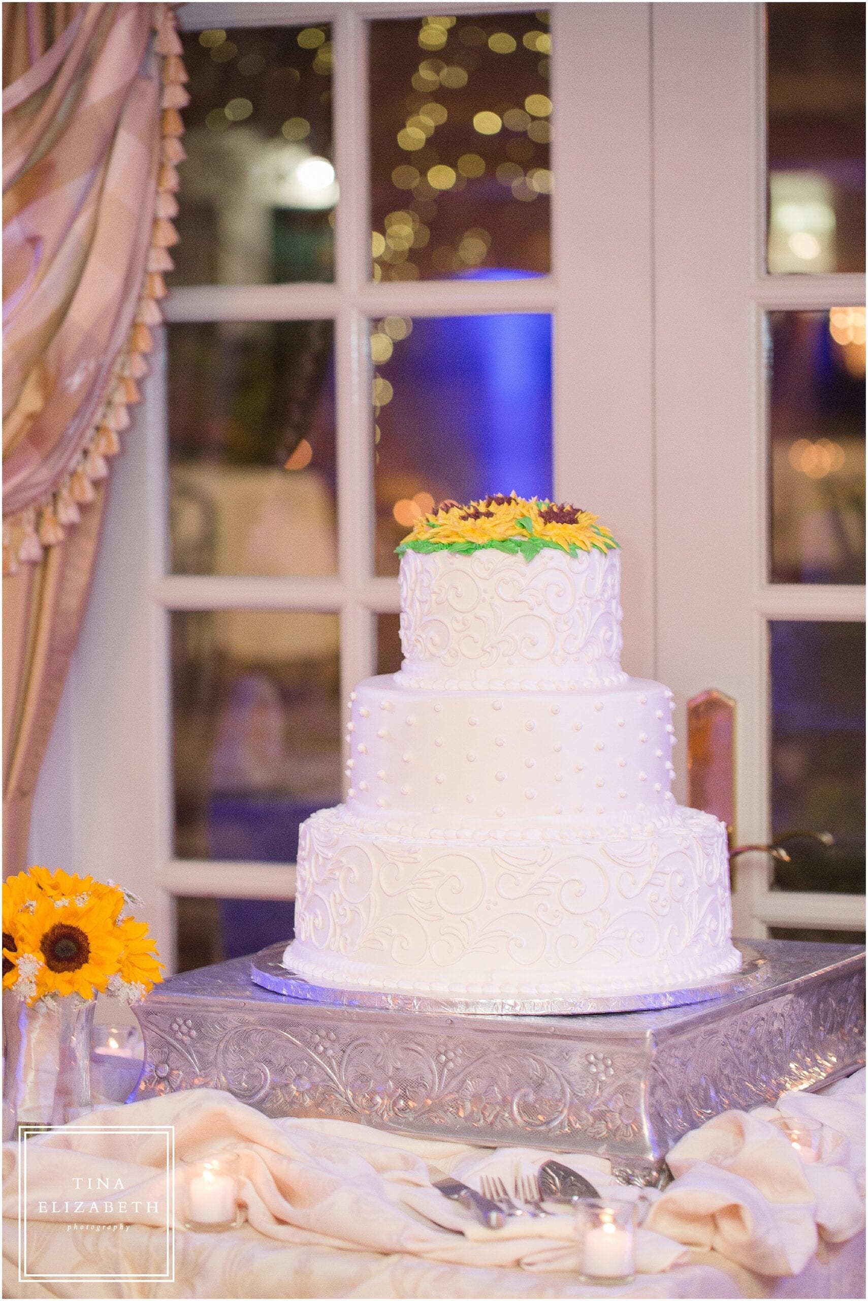 olde-mill-inn-wedding-photos-tina-elizabeth-photography_1502