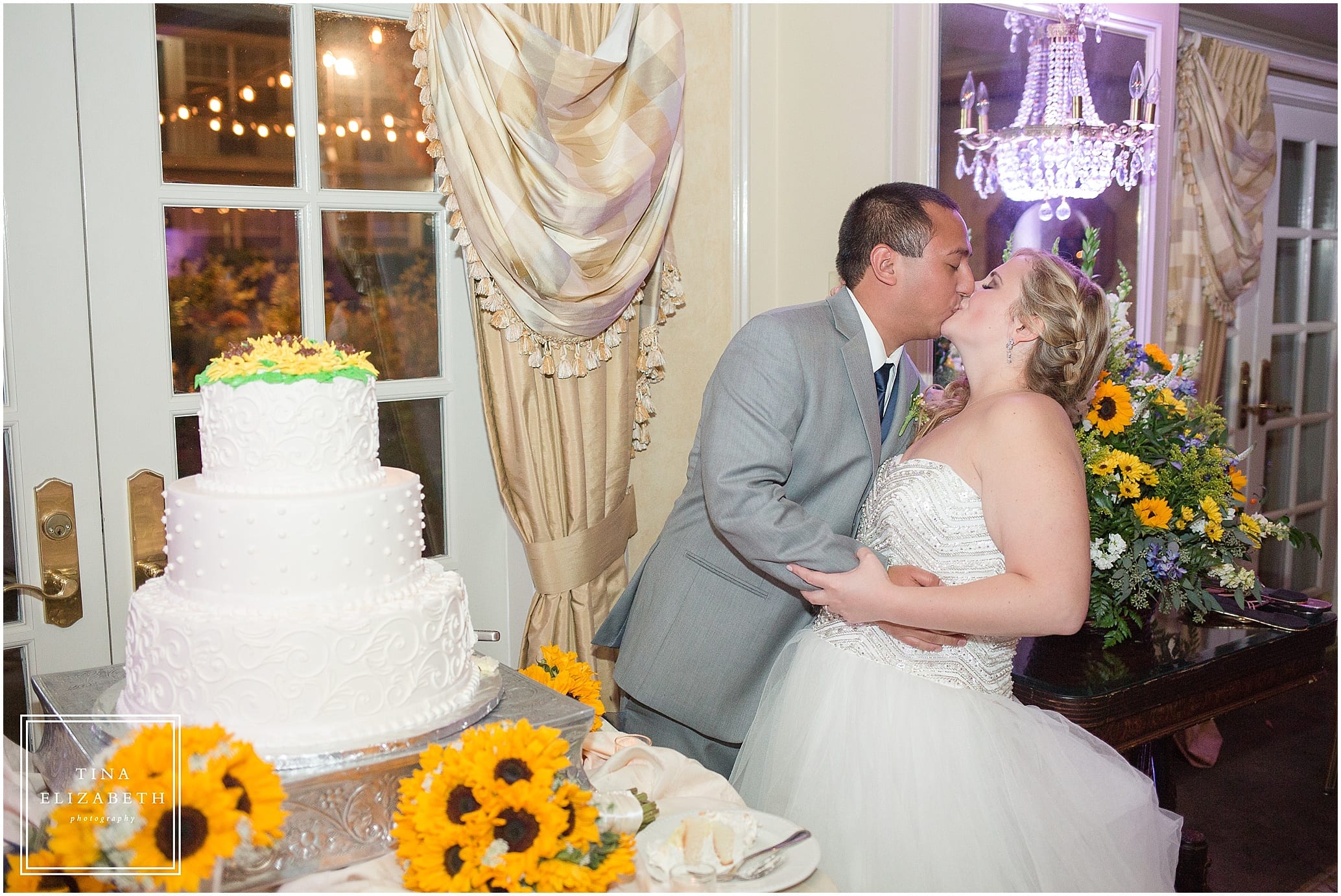 olde-mill-inn-wedding-photos-tina-elizabeth-photography_1521